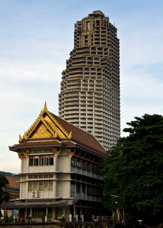 Illustration for article titled Bangkok's Sathorn Unique abandoned skyscraper: the supervillain HQ of your dreams